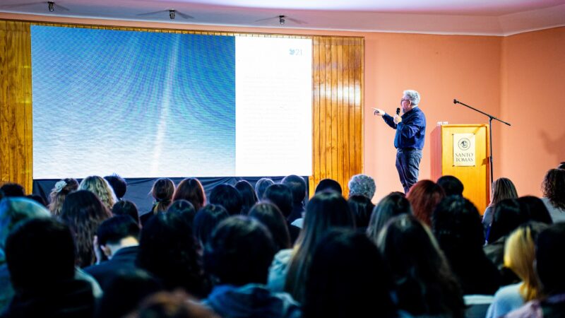 Santo Tomás y Austro Chile convocaron a más de cien personas en seminario sobre el futuro antártico de Punta Arenas