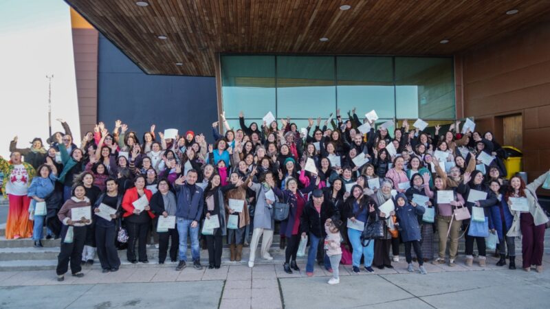 Cerca de 270 mujeres se certificaron en los talleres municipales de la Oficina de la Mujer en Punta Arenas.