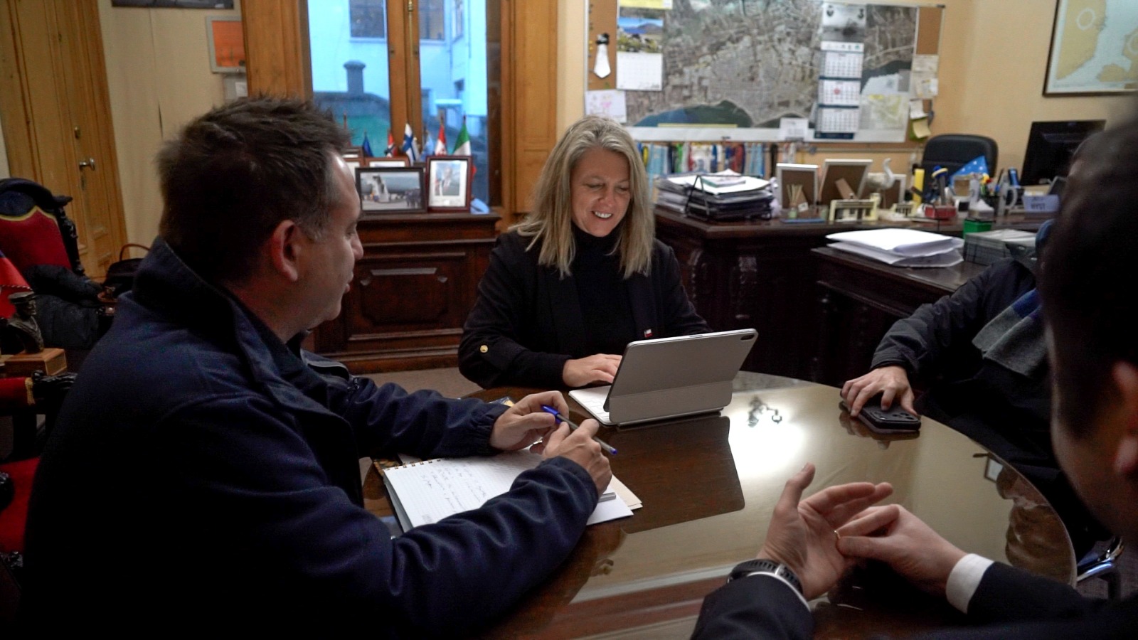 Municipalidad y Subsecretaría de Turismo buscan fortalecer a Punta Arenas como puerta de entrada a la Antártica