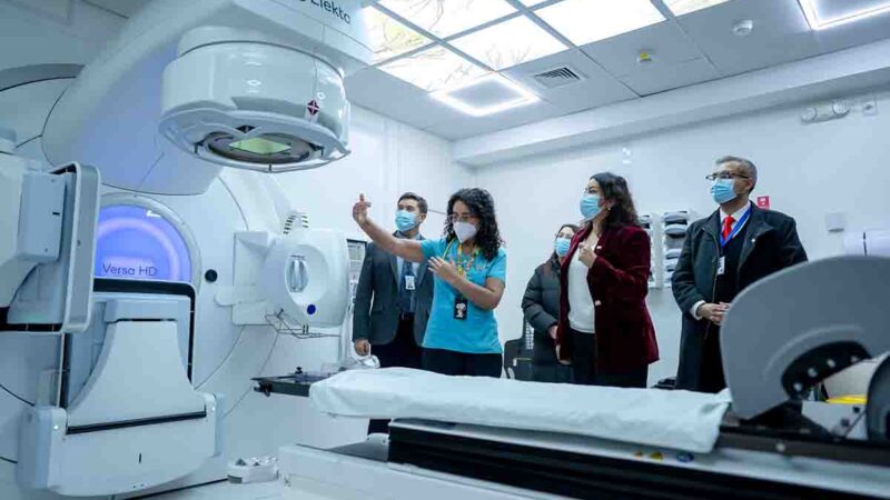 Delegada Presidencial Regional junto a autoridades de salud visitan HCM para conocer avance de alerta sanitaria oncológica en Magallanes
