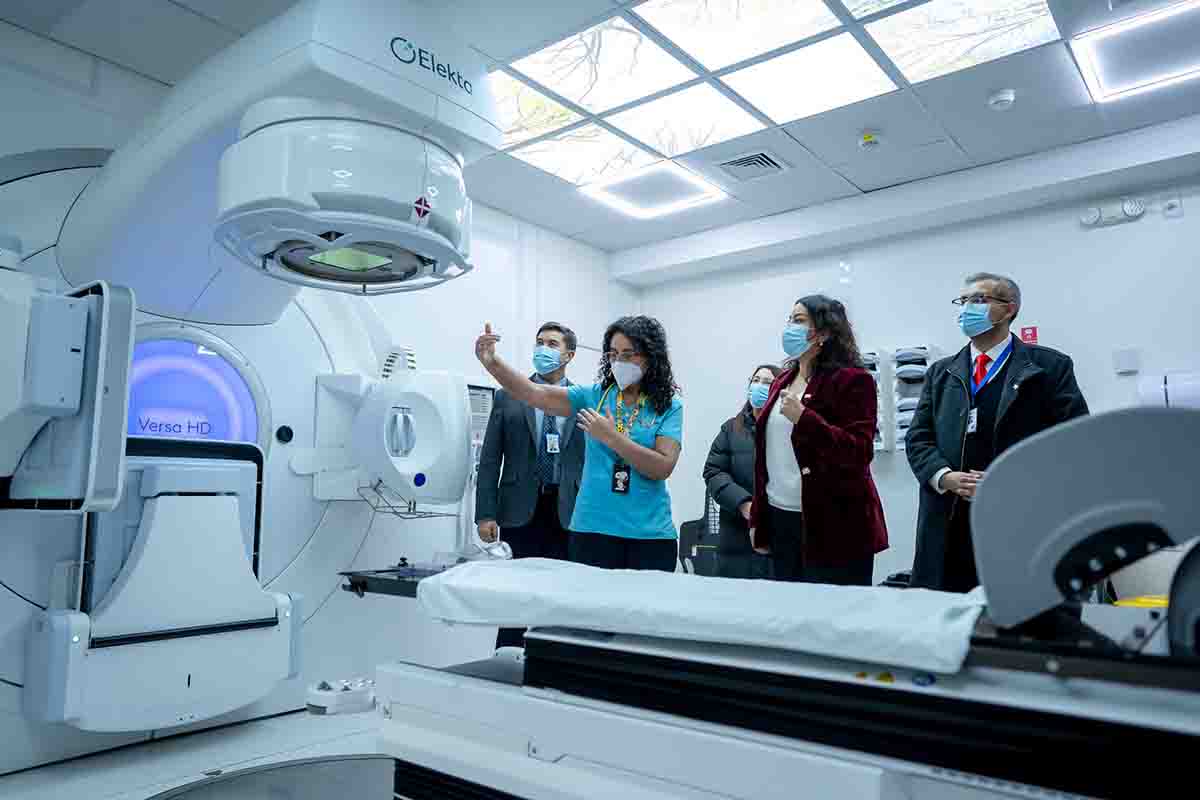 Delegada Presidencial Regional junto a autoridades de salud visitan HCM para conocer avance de alerta sanitaria oncológica en Magallanes