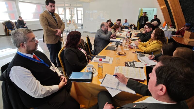 Mesa de trabajo avanza en apoyo a pensionados y ex trabajadores del yacimiento de Río Turbio residentes en Puerto Natales