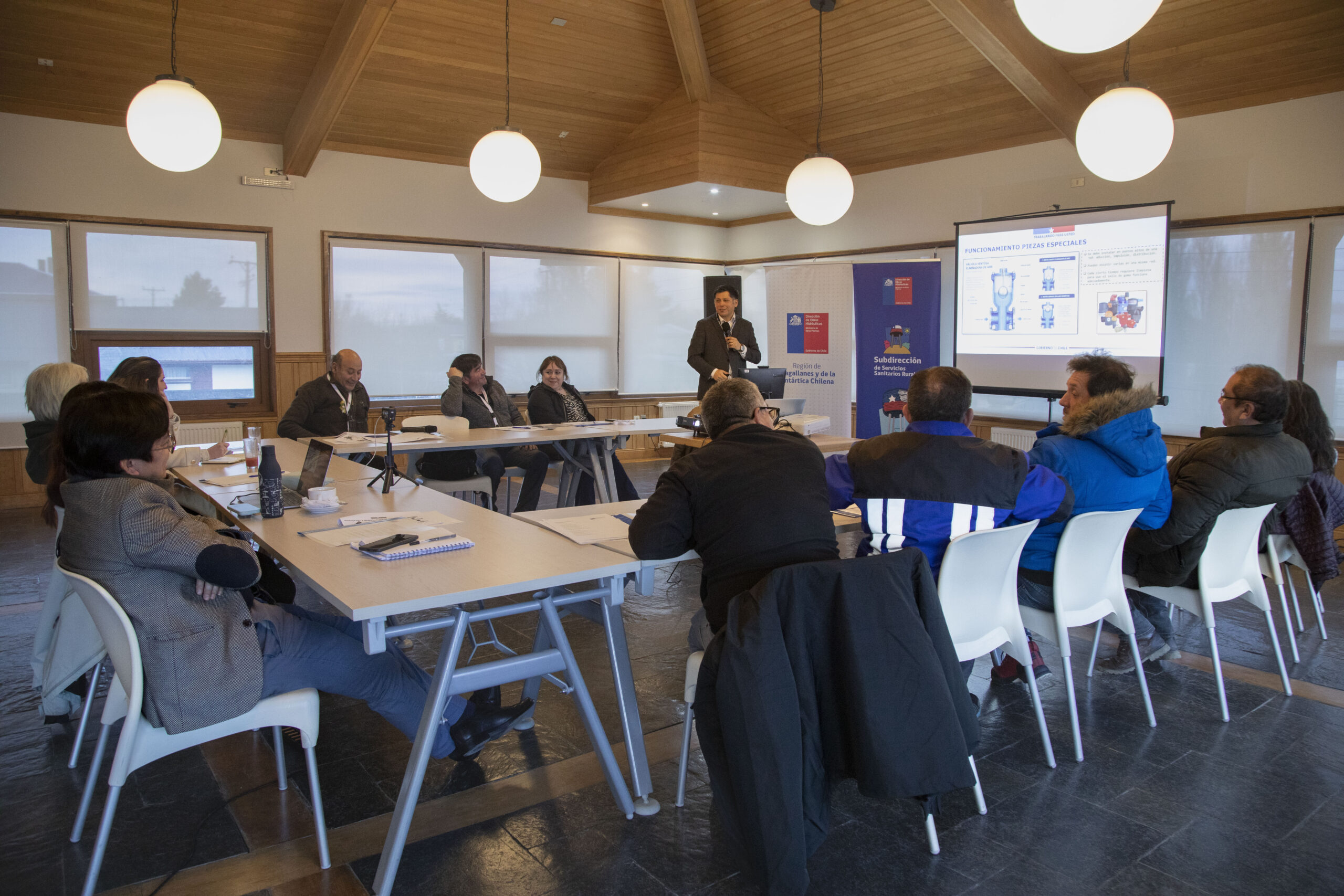 Operadores de agua potable rural se preparan para el invierno con capacitación en Puerto Natales