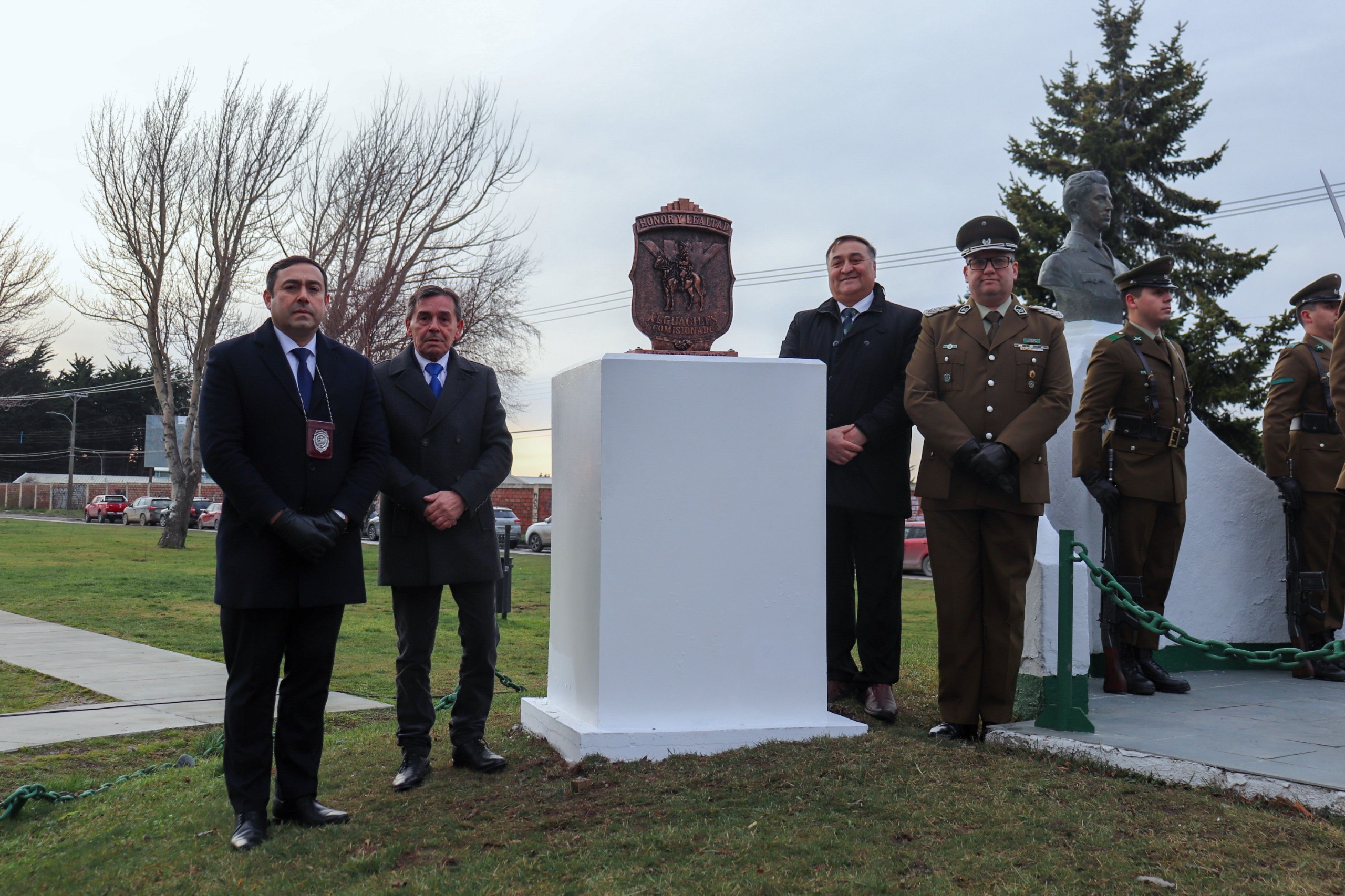 Carabineros y PDI inauguran monolito que simboliza la hermandad entre ambas instituciones