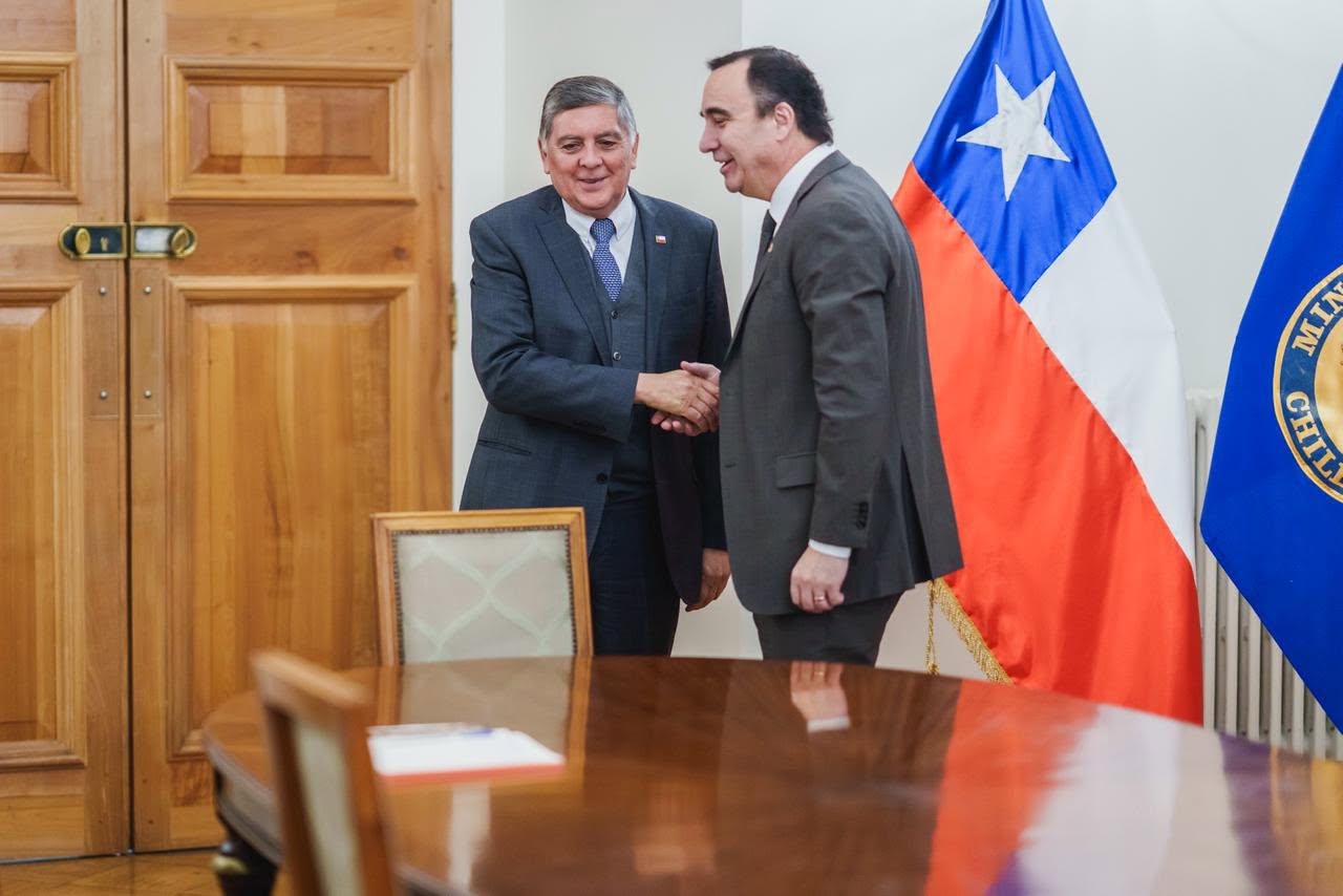 Gobernador Flies se reunió con el BiMinistro del Interior y de la Secretaría General de Gobierno Claudio Alvarado.
