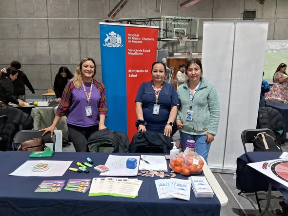 Profesionales del Hospital Marco Chamorro de Porvenir participó en Plaza Ciudadana de Bienestar y Salud Mental.