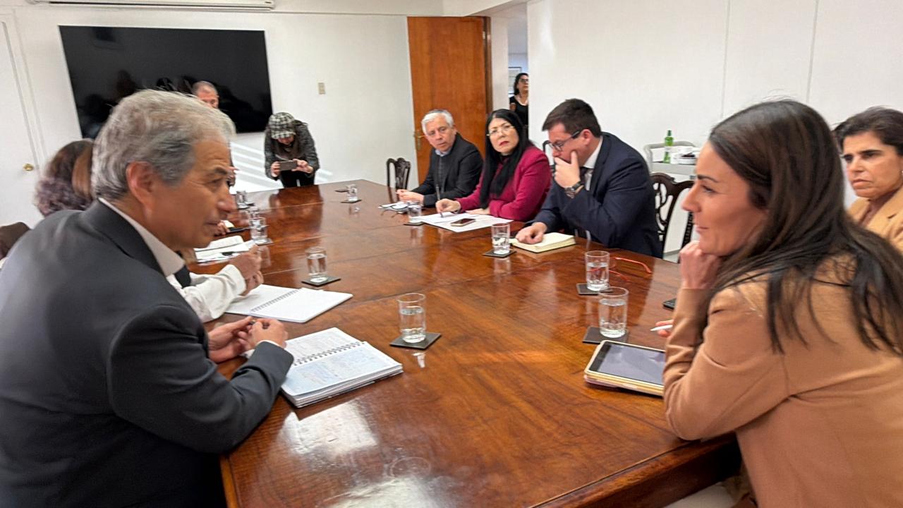 Colegio de Profesores plantea a Ministra de Educación incertidumbre por posible pausa en traspasos a SLEP, presupuesto 2027, pago de deuda histórica y otras demandas  pendientes