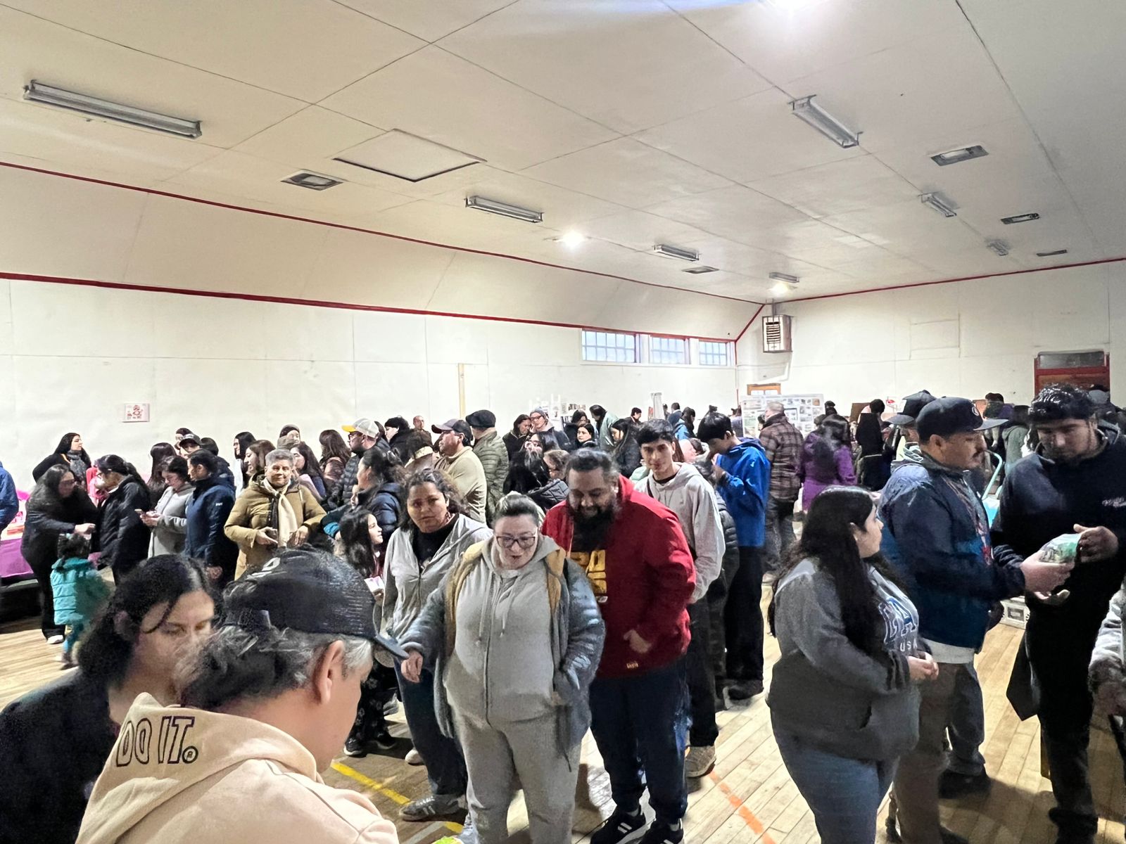 Abrazados por la memoria: La Muestra de Hobbys encendió el corazón de Natales en recuerdo de Luis Gómez Barría