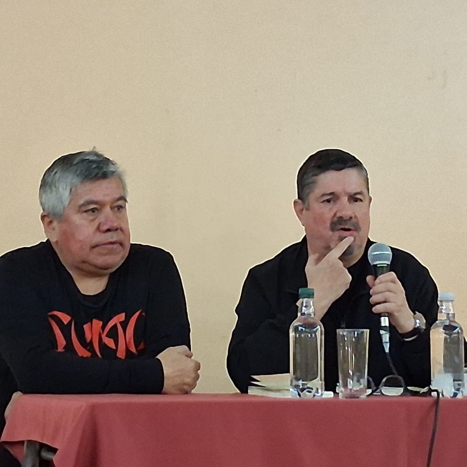 Cuando la memoria abriga más que el viento: Una tarde con el escritor y poeta Pavel Oyarzún en Puerto Natales