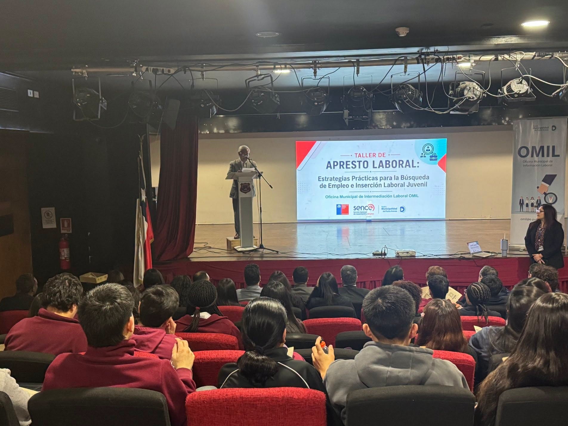 Taller de Apresto Laboral se efectuó en el Liceo Bicentenario  Hernando de Magallanes de Porvenir.