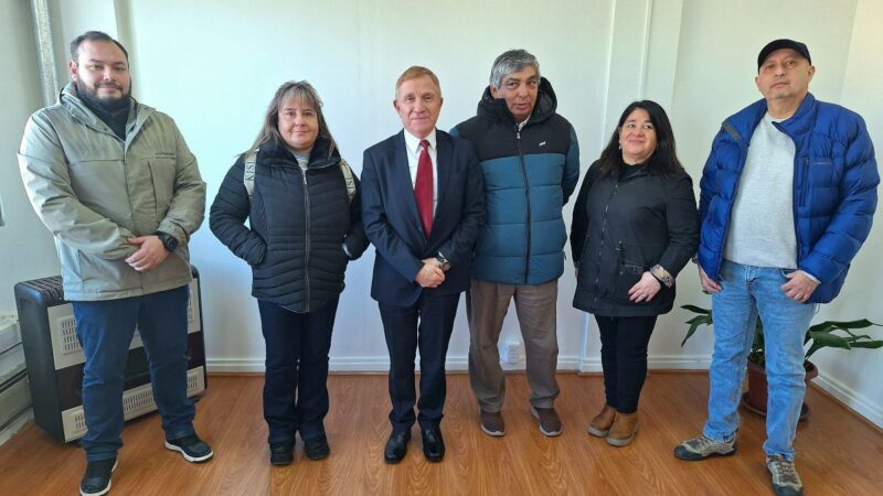 SEREMI de Educación se reúne con representantes de Asistentes de la Educación de Magallanes para abordar sus demandas laborales.
