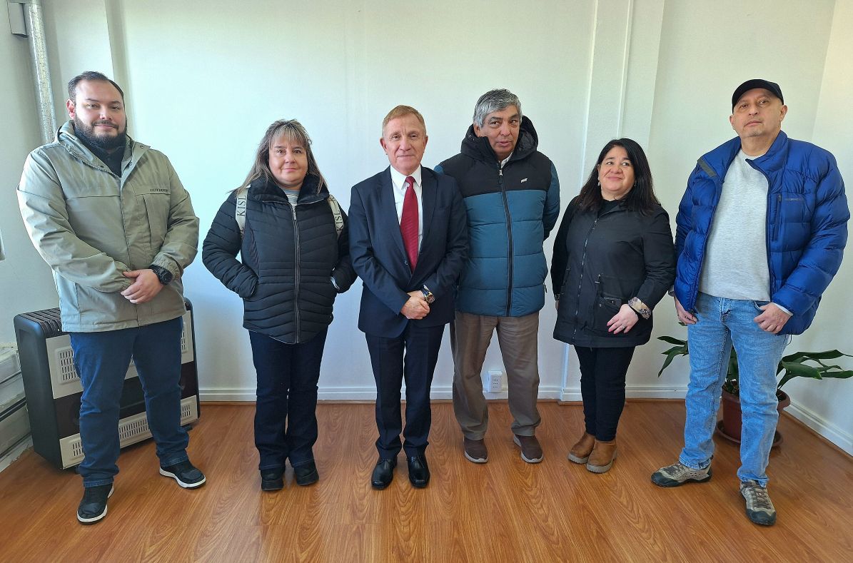 SEREMI de Educación se reúne con representantes de Asistentes de la Educación de Magallanes para abordar sus demandas laborales.