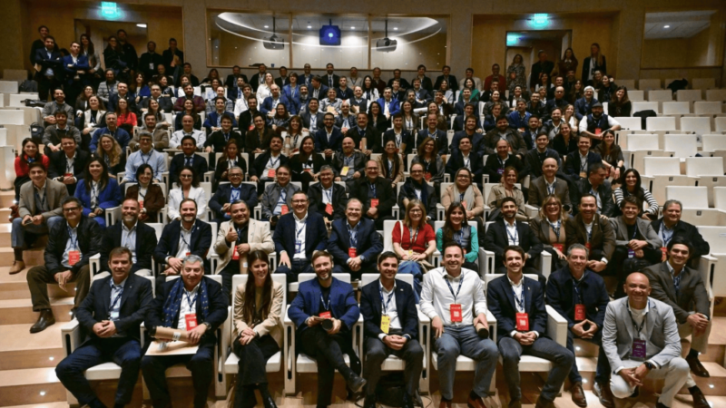 Subsecretario Sebastián Figueroa participa junto a alcaldes en cumbre internacional sobre Inteligencia Artificial en los territorios