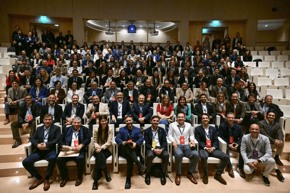 Subsecretario Sebastián Figueroa participa junto a alcaldes en cumbre internacional sobre Inteligencia Artificial en los territorios