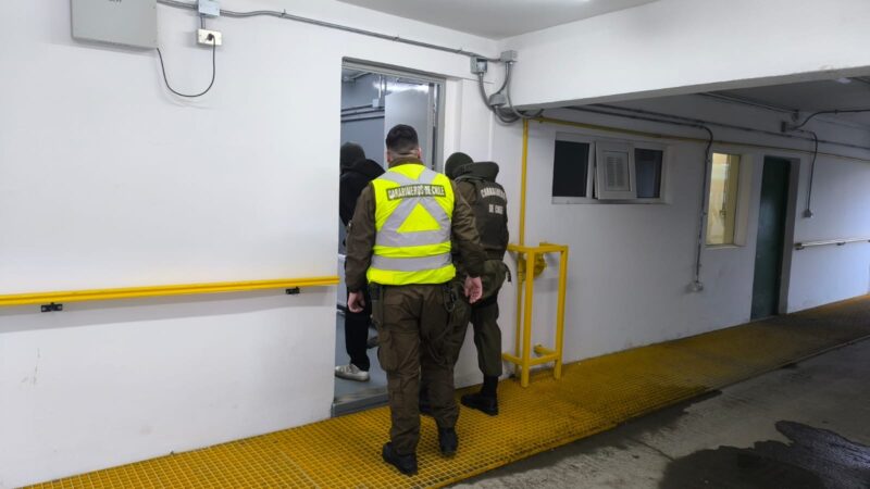 Carabineros detiene a hombre por microtráfico de marihuana tras fiscalización en el centro de Punta Arenas