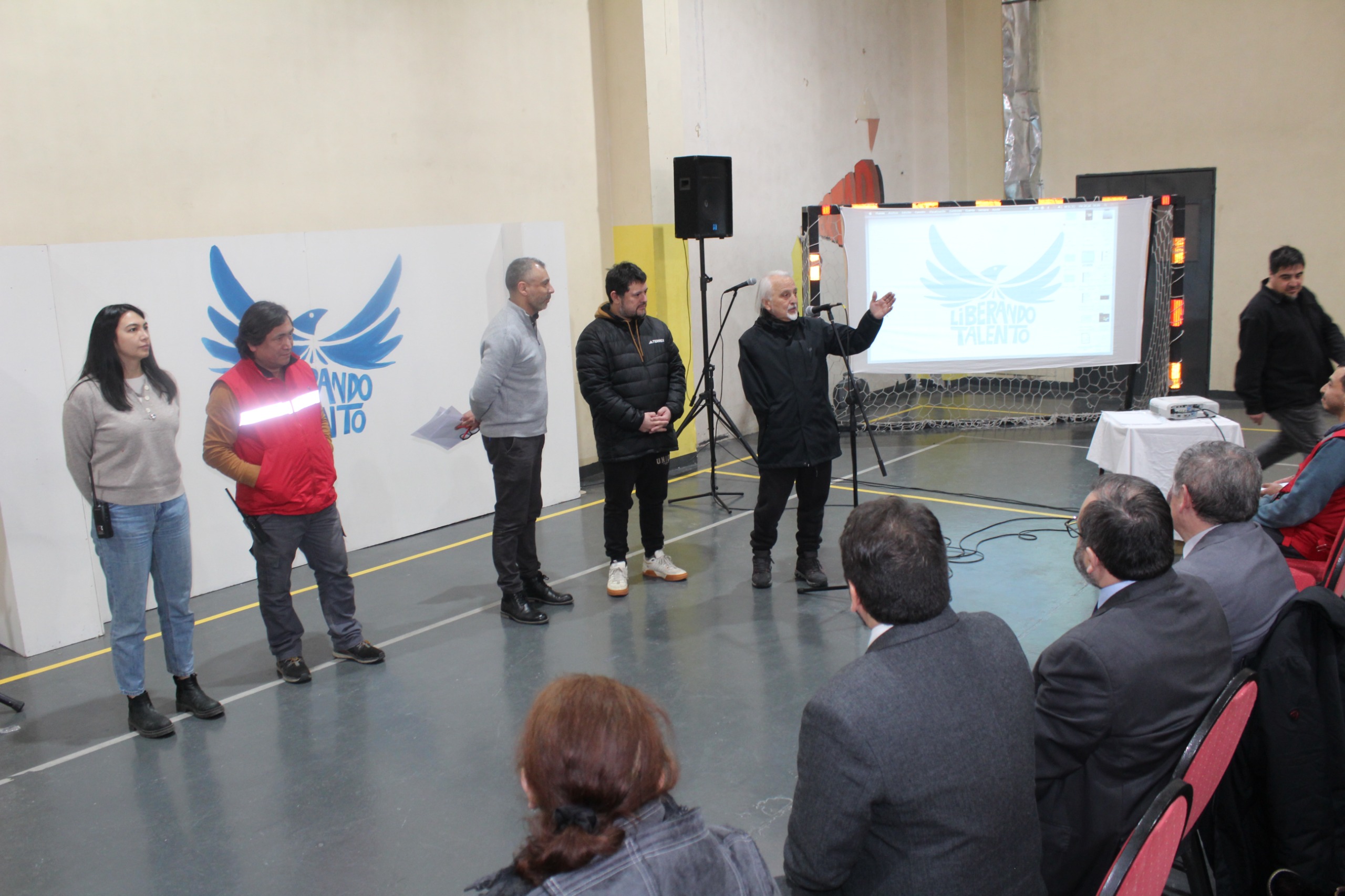 Jóvenes en reinserción revelan su creatividad en cierre del Programa «Liberando Talento» en Punta Arenas.