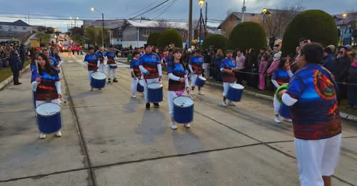 Batucada Municipal Filhos do Fogo de Porvenir, está presente en el Carnaval de Invierno de Punta Arenas.