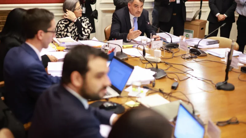 Proyecto de ley de Reconstrucción Nacional: Comisión de Hacienda del Senado avanzó en votación de indicaciones.