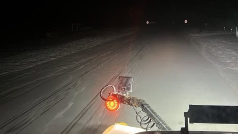Ministerio de Obras Públicas llama a extremar precauciones por presencia de nieve en la Ruta 9 Norte entre Punta Arenas y Puerto Natales.