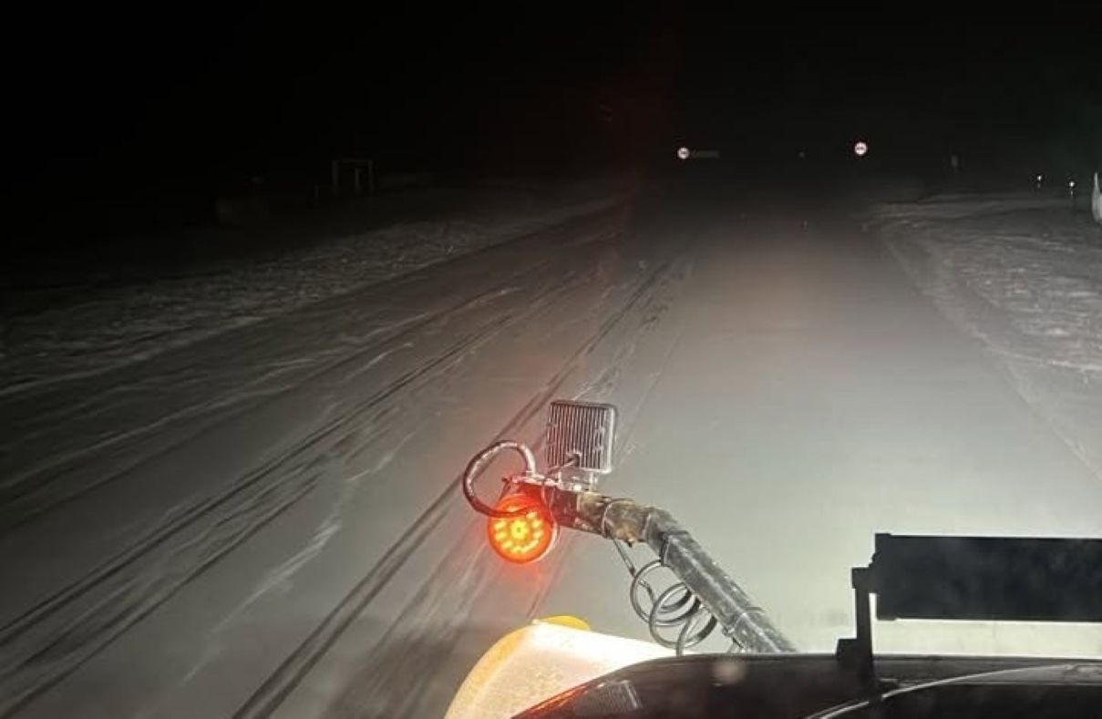 Ministerio de Obras Públicas llama a extremar precauciones por presencia de nieve en la Ruta 9 Norte entre Punta Arenas y Puerto Natales.