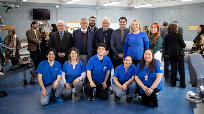Subsecretario de Redes Asistenciales Julio Montt y director nacional de FONASA visitaron los Centros de Rehabilitación Club de Leones Cruz del Sur de Puerto Natales y Punta Arenas.