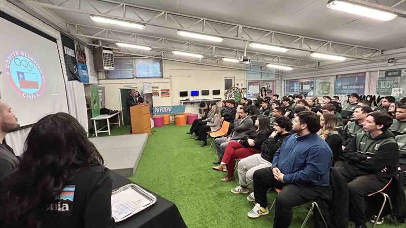 Estudiantes de Santo Tomás recibieron certificaciones del Comité Olímpico de Chile