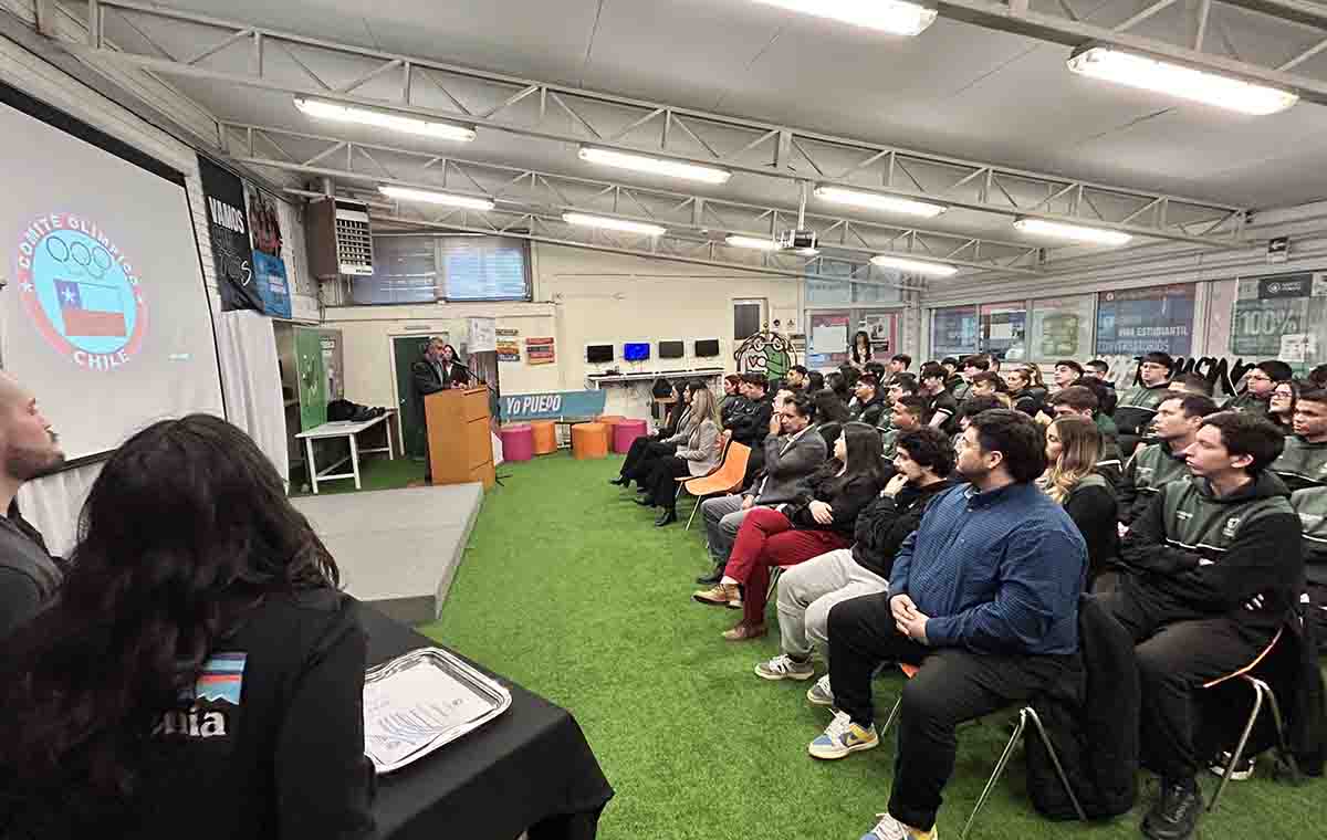 Estudiantes de Santo Tomás recibieron certificaciones del Comité Olímpico de Chile