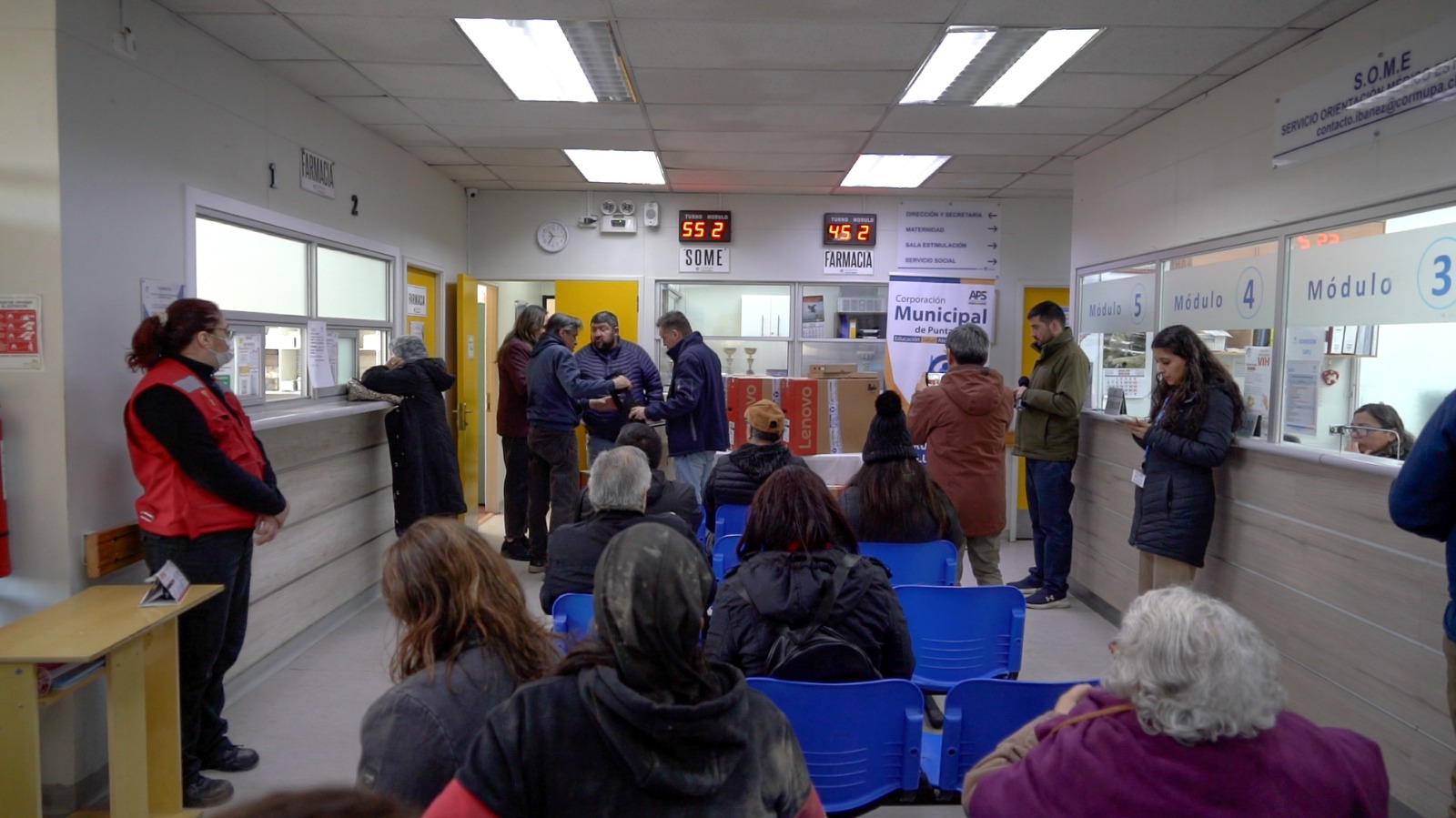 Tercera entrega de computadores a Centros de Salud Familiar de Punta Arenas busca agilizar atenciones.