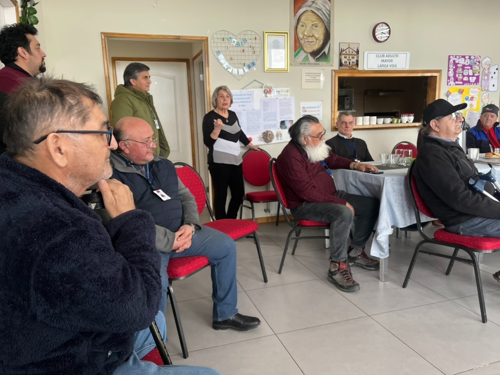 Coordinación Regional de Bibliotecas Públicas del SERPAT rescató en taller experiencias de vida de personas mayores de Punta Arenas.