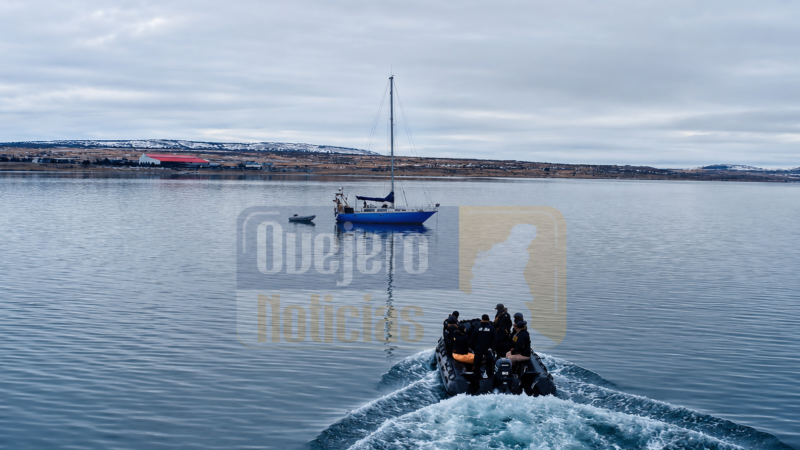 Detectan e incautan velero francés que realizaba turismo ilegal en Magallanes tras operativo conjunto de Aduanas, PDI y Armada