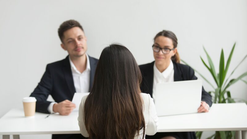 Experto entrega claves para destacar en un mercado laboral con alto desempleo.
