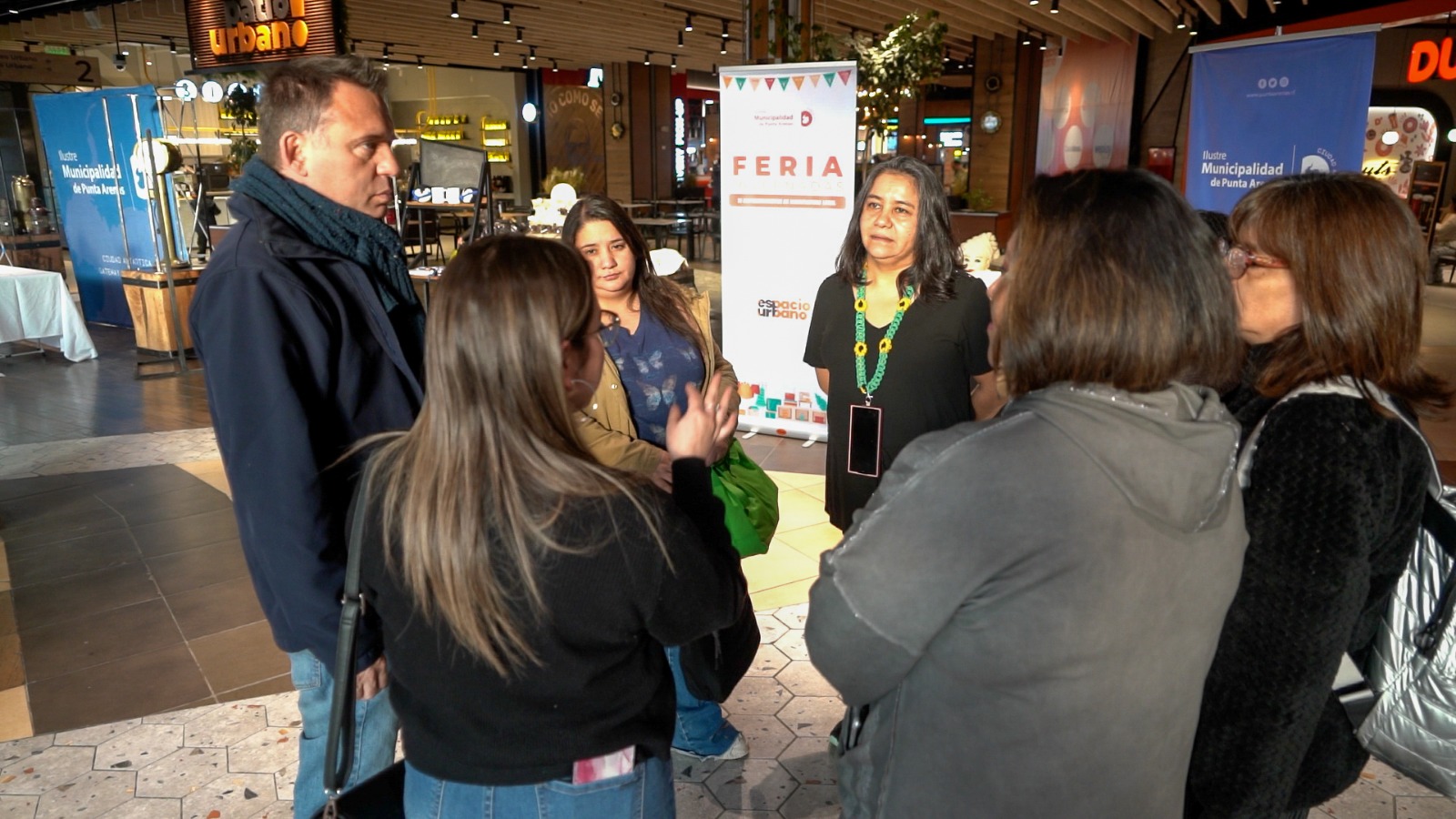 Municipio de Punta Arenas y Mall Espacio Urbano firman alianza para impulsar emprendimientos locales.