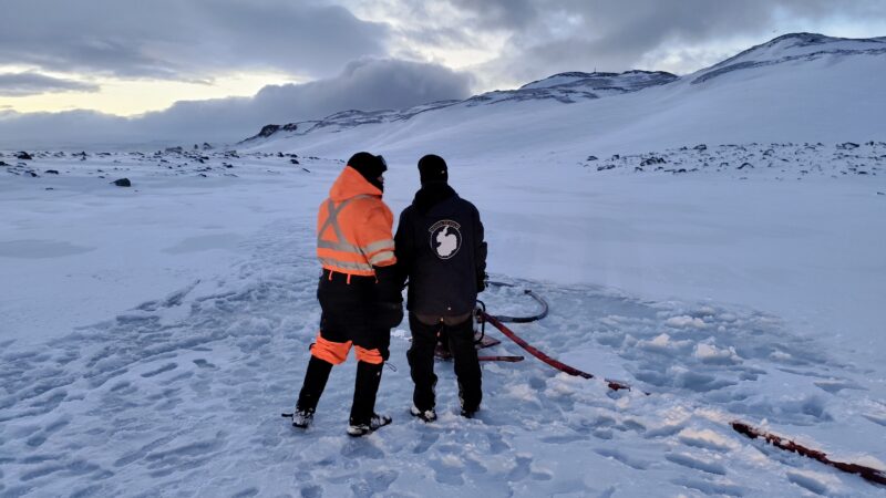 Armada de Chile entre el viento y el hielo: dotación de la Base Naval Antártica Capitán Arturo Prat cumple una faena vital para el país.
