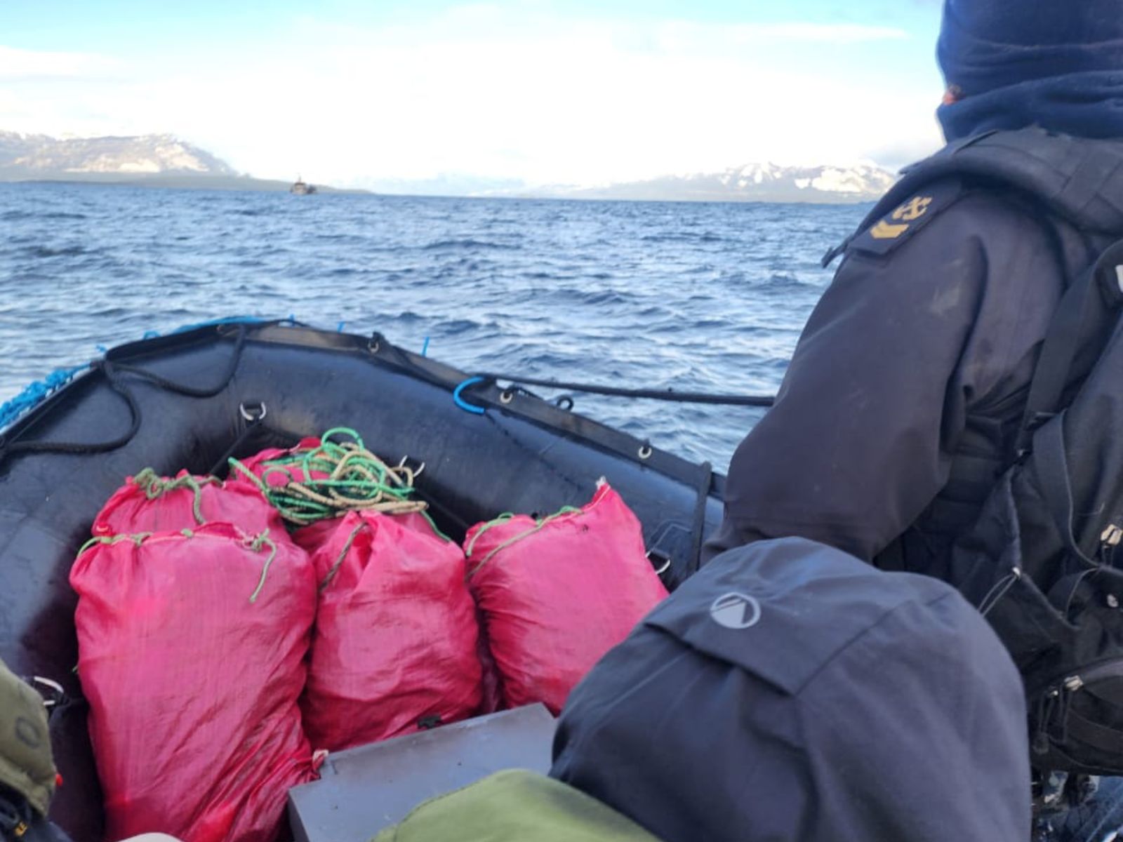 Incautan 1.000 metros de redes centolleras en zona de pesca de Puerto Natales.