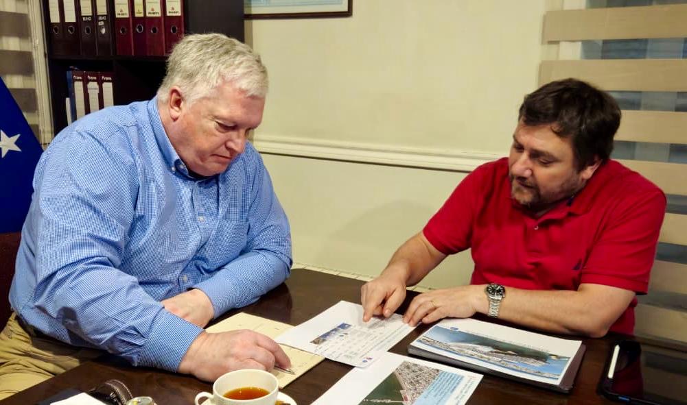 Senador Kusanovic se reúne con presidente de EPAustral para conocer avances de la cartera de inversiones portuarias de Magallanes