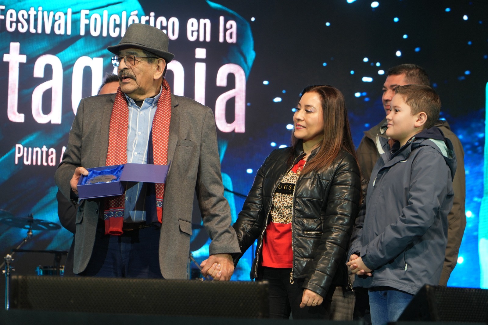 Festival Folclórico abrió con tradición, competencia y emotivo homenaje magallánico
