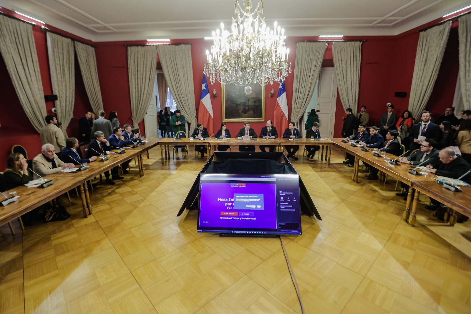 Gobierno anuncia fondo de $ 50 mil millones que se destinarán a herramientas para la creación de empleo.