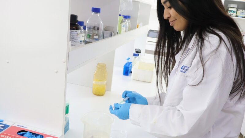 Estudiante mexicana investiga en INACH Magallanes extraña patología en estrellas de mar antárticas.
