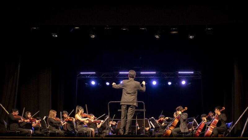 Jóvenes músicos de la Orquesta Sinfónica Juvenil Regional Magallanes de FOJI realizarán concierto gratuito en Punta Arenas.