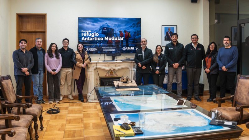 Estudiantes de Arquitectura de la UMAG presentan propuesta de refugio modular para la Antártica.