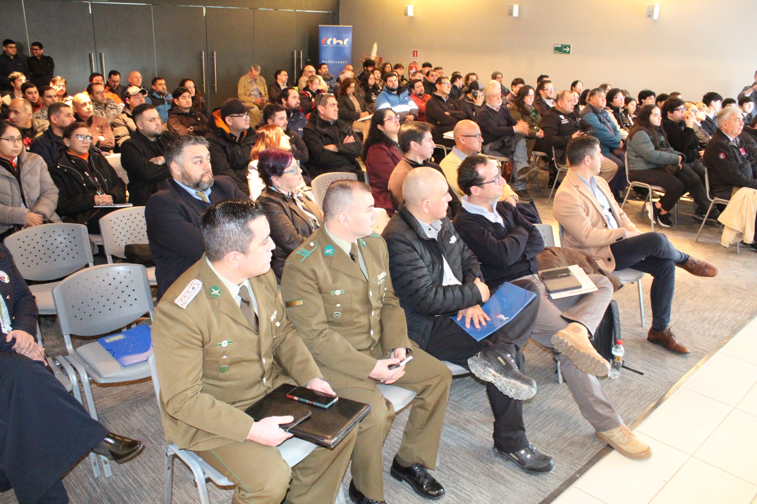 Seguridad vial en Magallanes: más de 120 personas participaron en seminario sobre prevención y conducción segura.