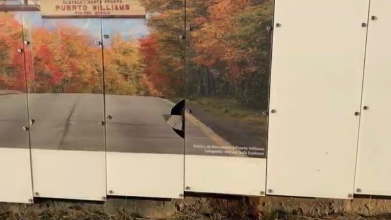 Indignación en Puerto Williams por vandalización del muro de acceso a la ciudad.