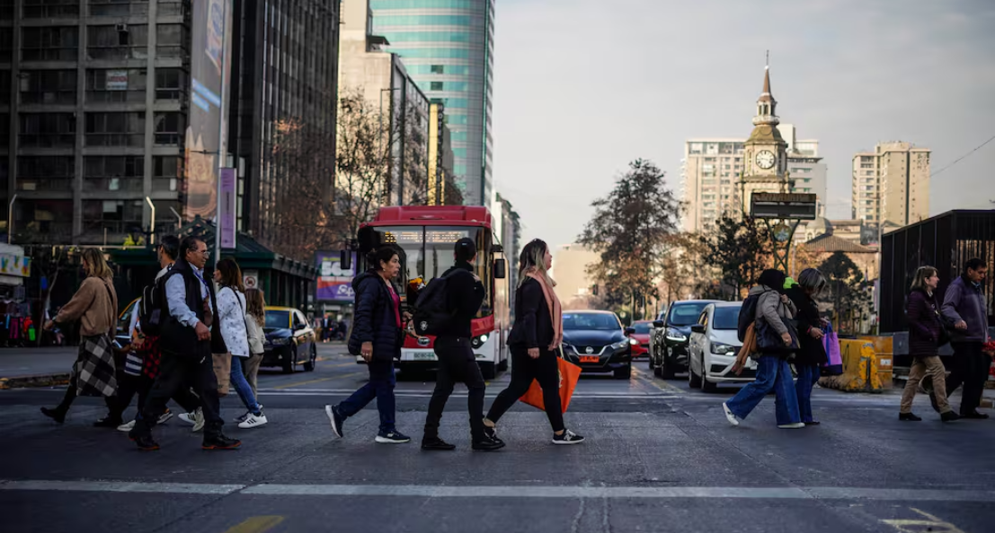 Evaluación negativa de la situación económica personal y familiar (56%) alcanza su nivel más alto desde marzo del 2014, según CADEM.