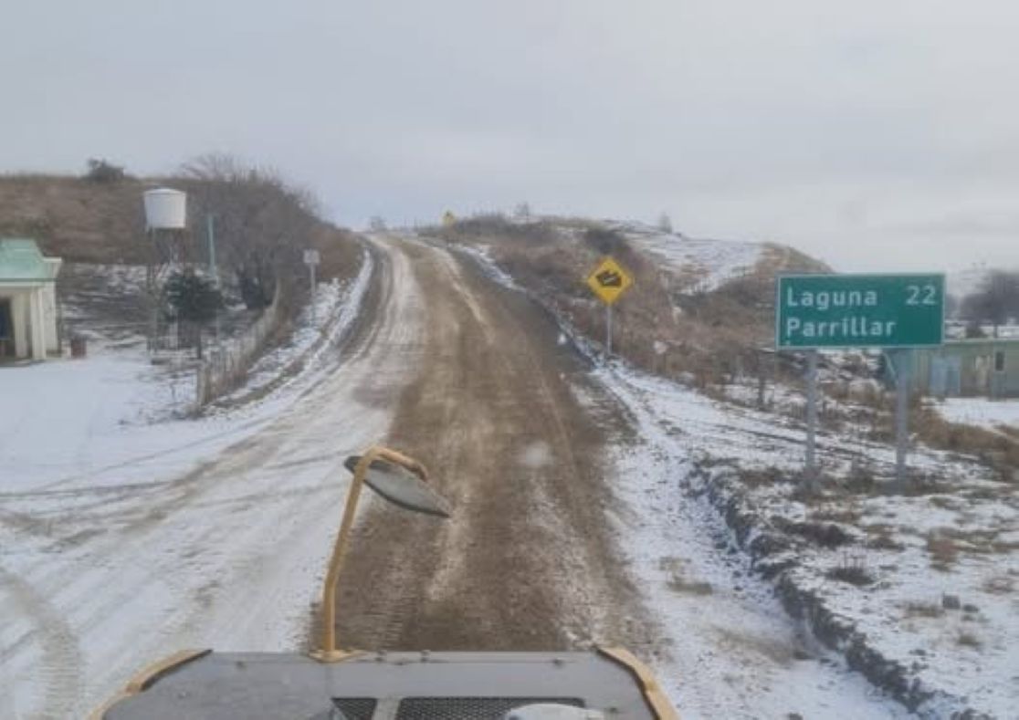 Maquinaria del MOP realiza despeje de diversas rutas en la Provincia de Magallanes.