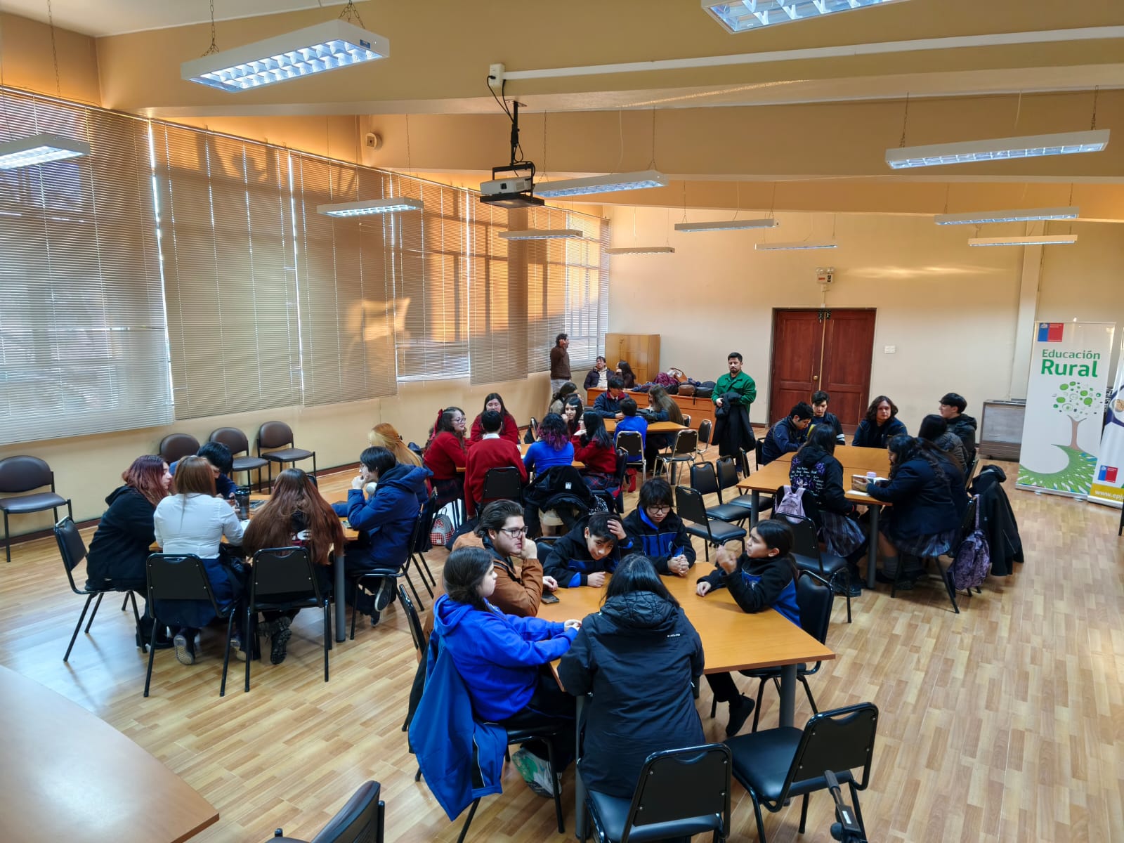 Escuela de Debate Participativo cierra su ciclo con exitosa jornada de evaluación en la SECREDUC de Magallanes.