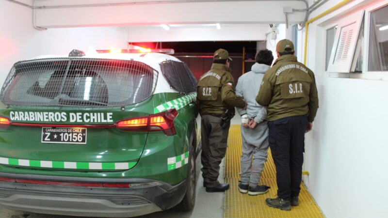 Adolescente de 14 años fue detenido tras robo con intimidación de un vehículo y una serie de delitos en Punta Arenas