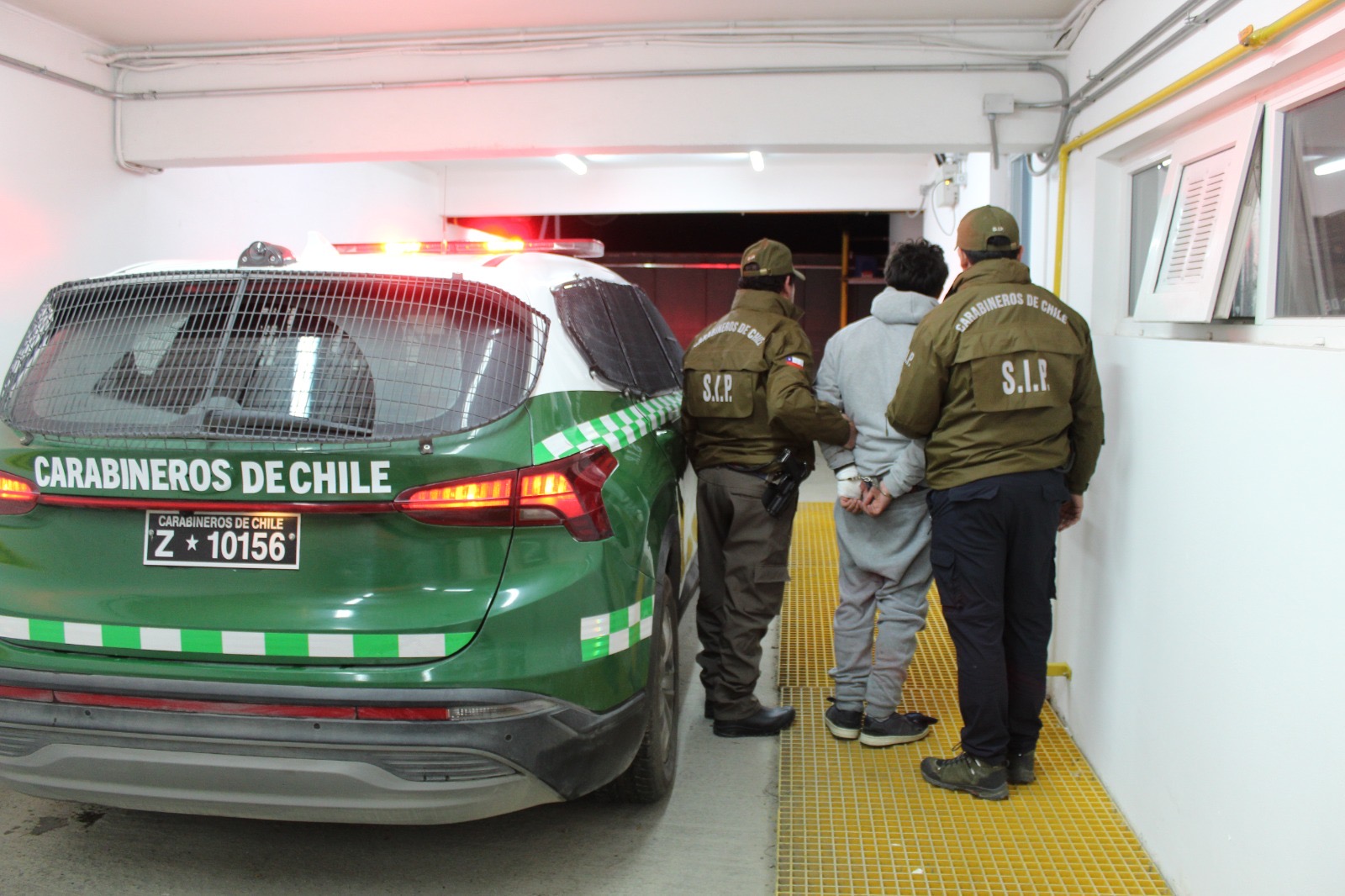 Adolescente de 14 años fue detenido tras robo con intimidación de un vehículo y una serie de delitos en Punta Arenas