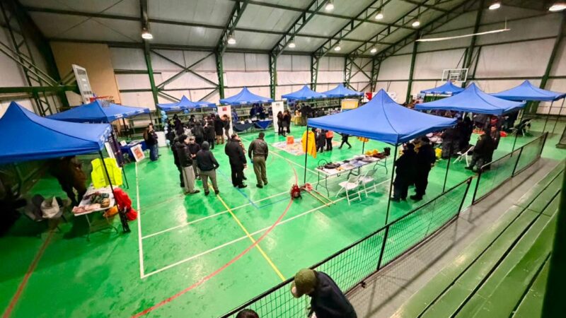 Más de 180 personas participan en la III Feria de Emergencias y Desastres de Puerto Williams.