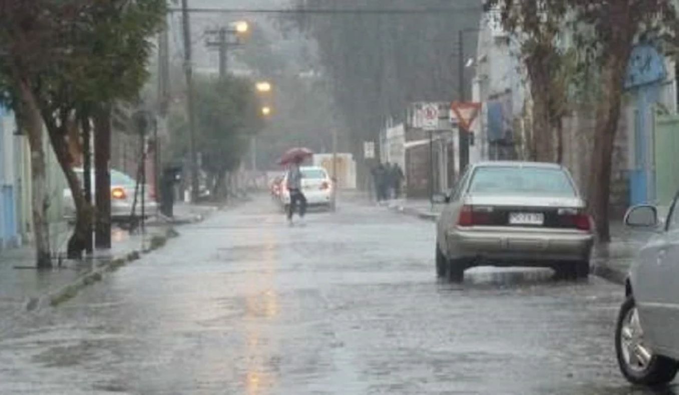 Intenso sistema frontal de vientos y lluvias golpea diversas regiones del país.