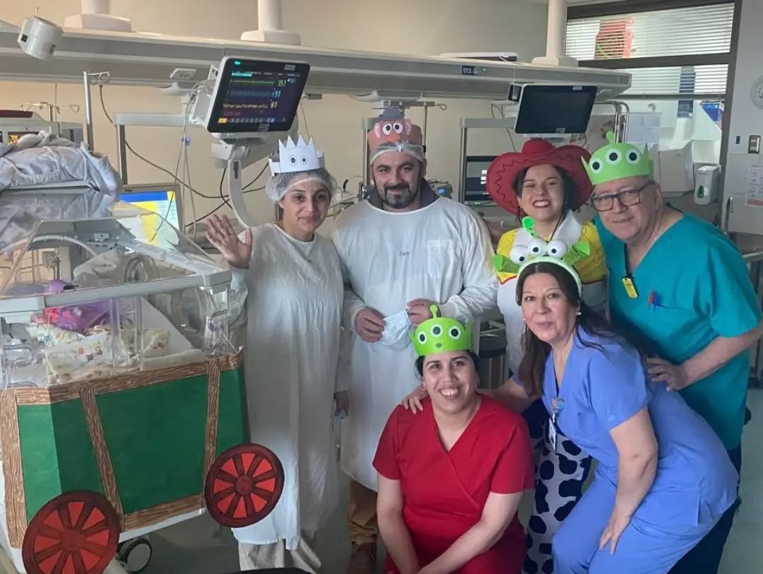 Unidad de Paciente Crítico Neonatal del Hospital Clínico celebró sus 33 años.